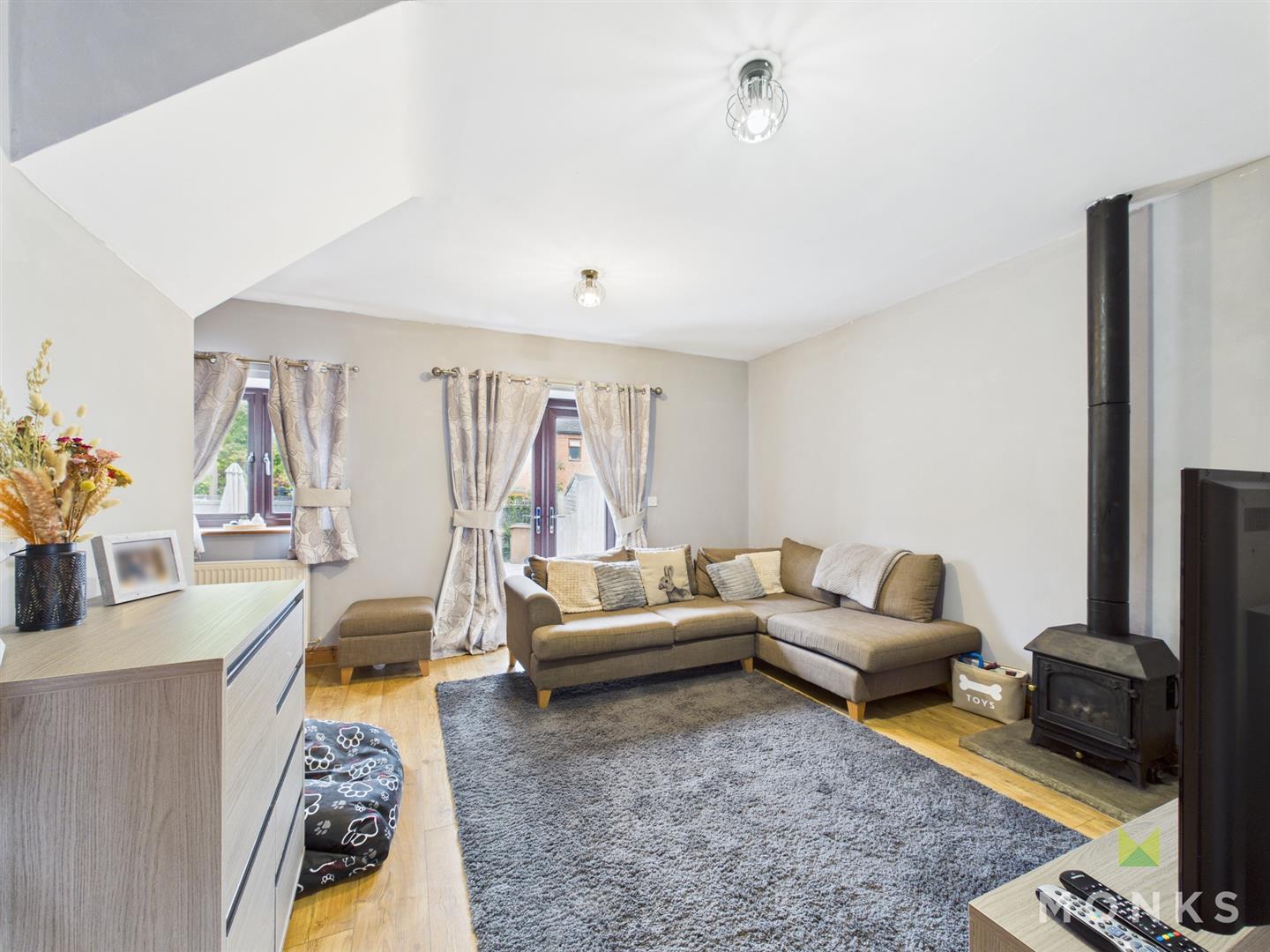 10 Donnett Mews, Oswestry, SY11 4PY SSTC